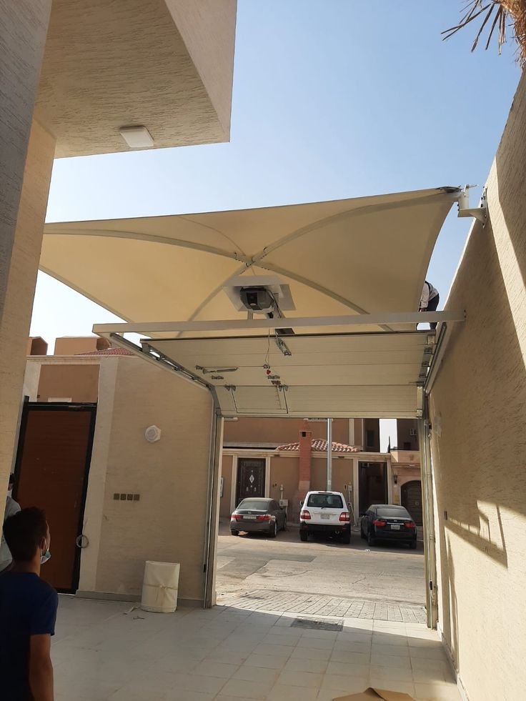 مظلات سيارات خارجية لحماية المركبات من العوامل الجوية