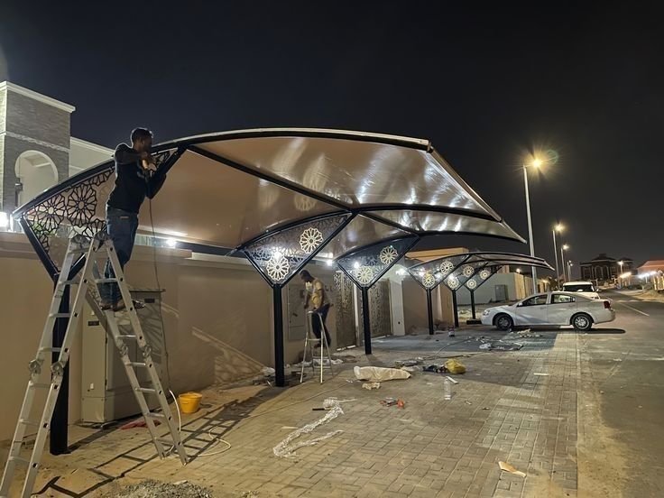مظلات سيارات مودرن لحماية المركبات من الحرارة