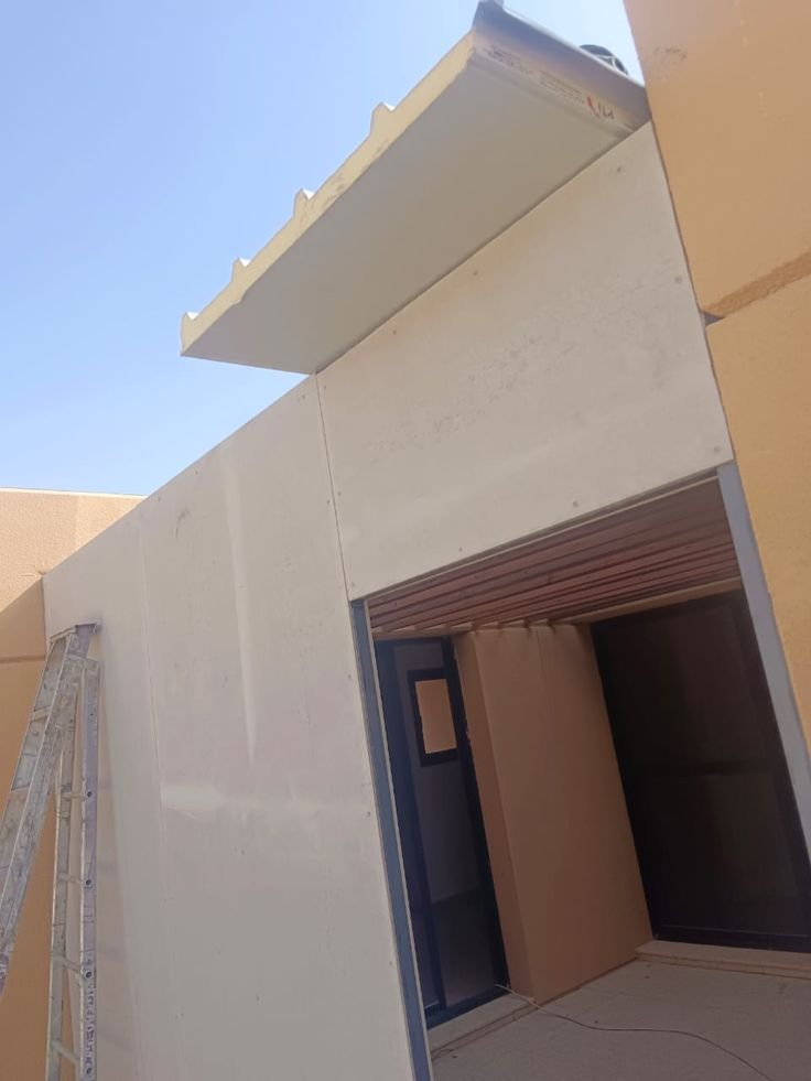 تركيب غرف ساندوتش بانل في مواقع العمل